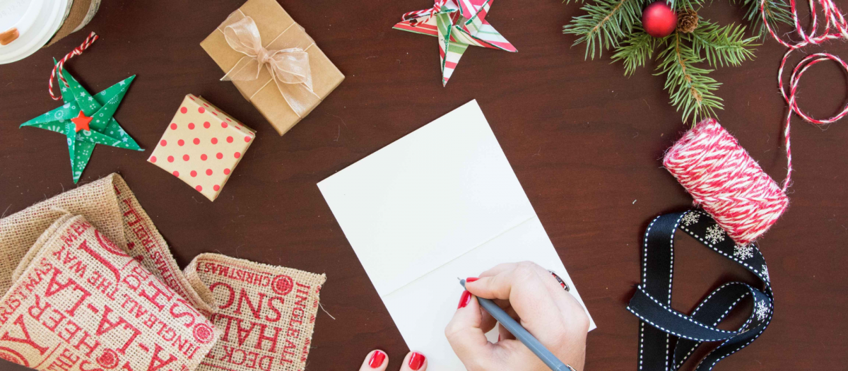 Bezorg onze ouderen een glimlach door middel van een kerstkaartje.