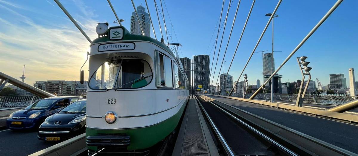 Rotterdamse Helden organiseert culinaire tour voor Rotterdamse jongeren en oudere 