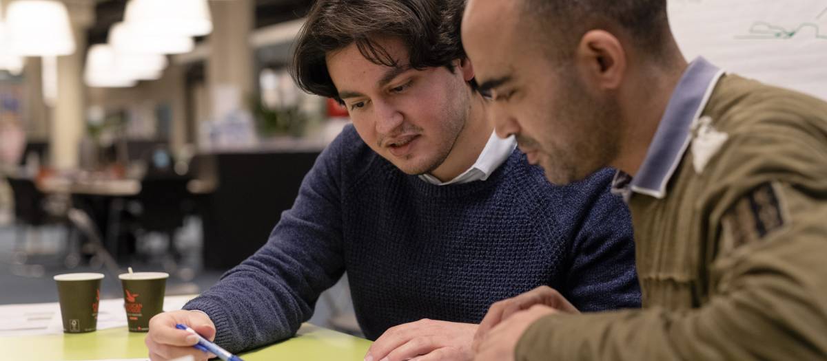 Voor het nieuwe project Taalmaatje is UVV op zoek naar vrijwilligers